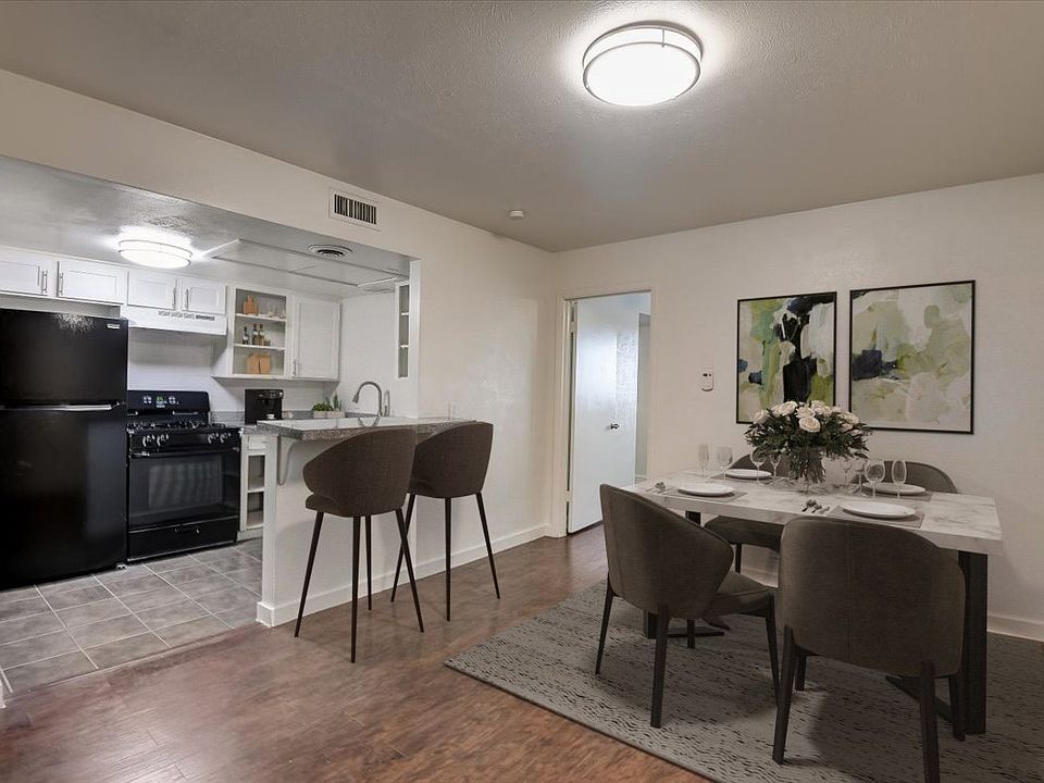 1st image of 1607 W Oak St #4353779