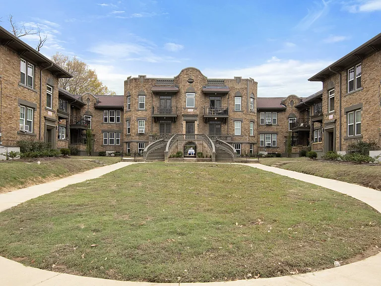 Park Terrace Apartments — Photo 17