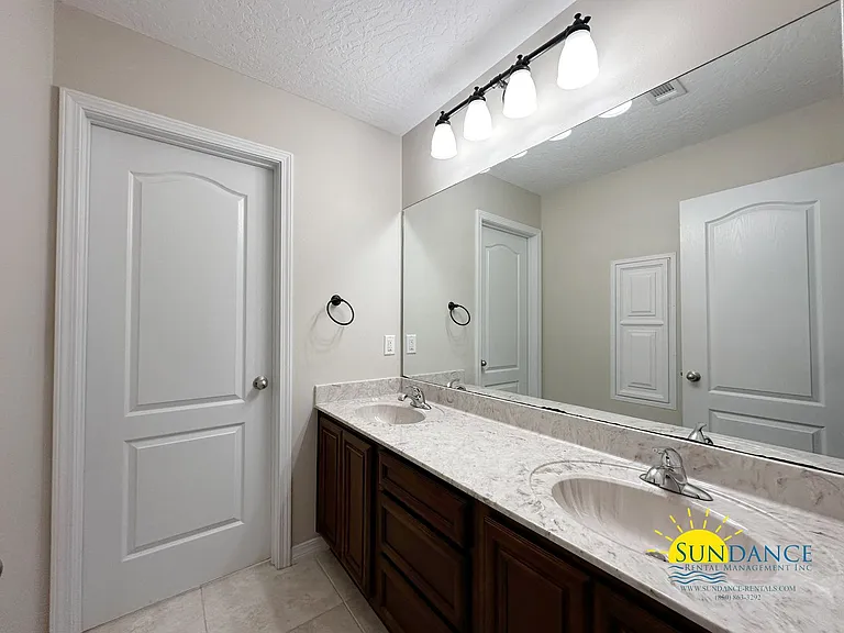 1588 Venice Ave — Photo 18