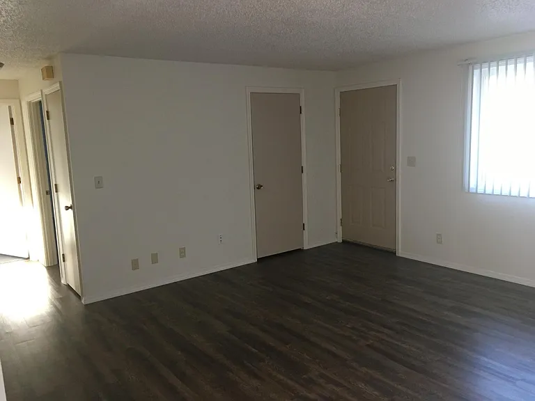 4808 W Chestnut Ave — Photo 4