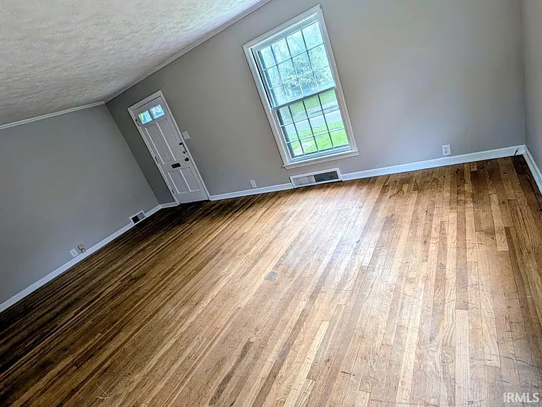 636 W University Ave — Photo 5