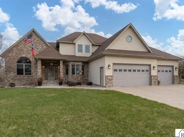 112 Rosewood Dr, Mankato, MN 56001