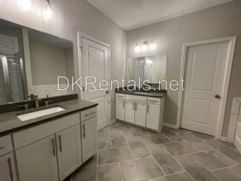 944 Hewitt Dr SE — Photo 16