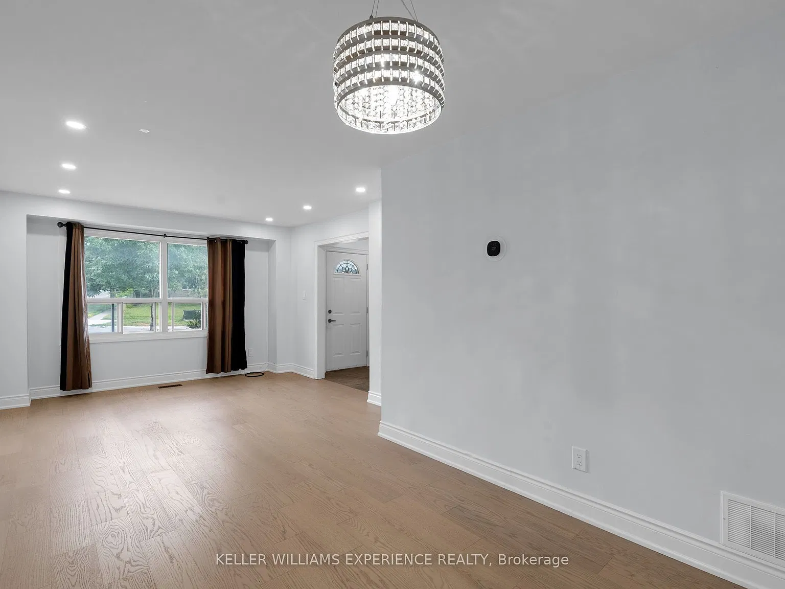 4 bed, $2,400 — Photo 4