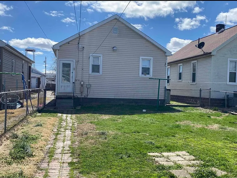 710 Reis Ave — Photo 9