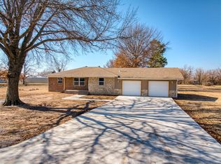 4 Rock Creek Dr, Shawnee, OK 74801