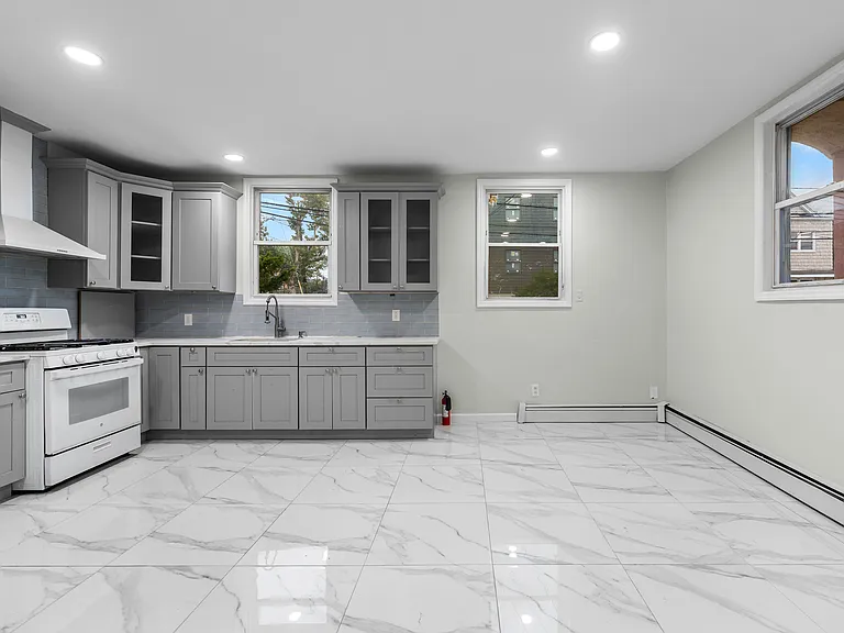 233 Avenue B #1R — Photo 3
