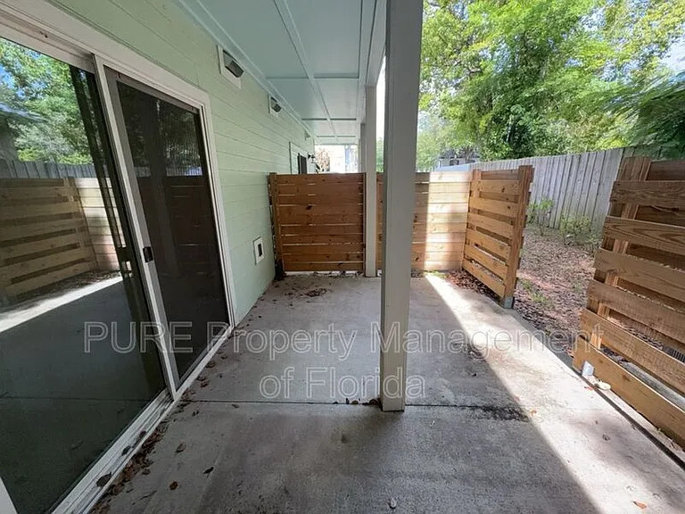 318 NE 7th Ter #102 — Photo 20