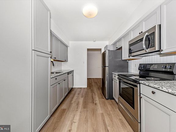 5th image of 300 Chapel Ct Unit 322