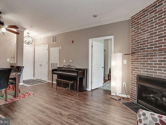 5th image of 4850 Eisenhower Ave Unit 404