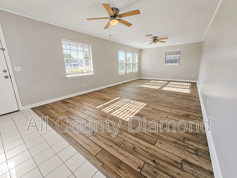 215 S Kimbrel Ave — Photo 2