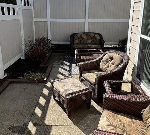 4th image of 1552 Bridgewater Way S