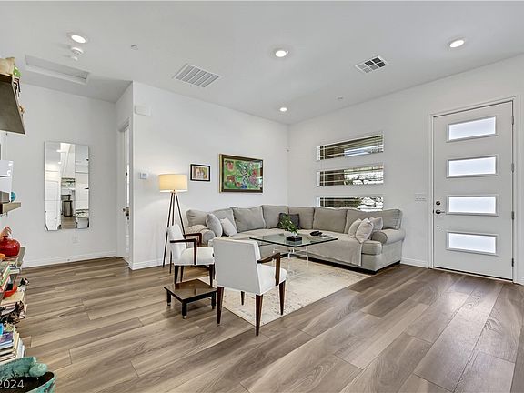 5th image of 941 Mayfield Manor Ln