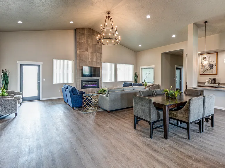 Crossroads Apartments — Photo 6