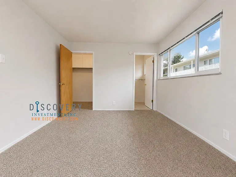 Bancroft Ave. 562 — Photo 23
