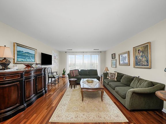 4th image of 4601 W Touhy Ave APT 608