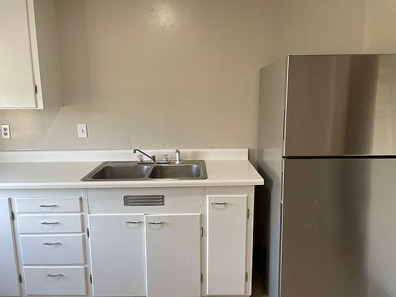 5th image of 207 & 223 Hemlock St N #223-05
