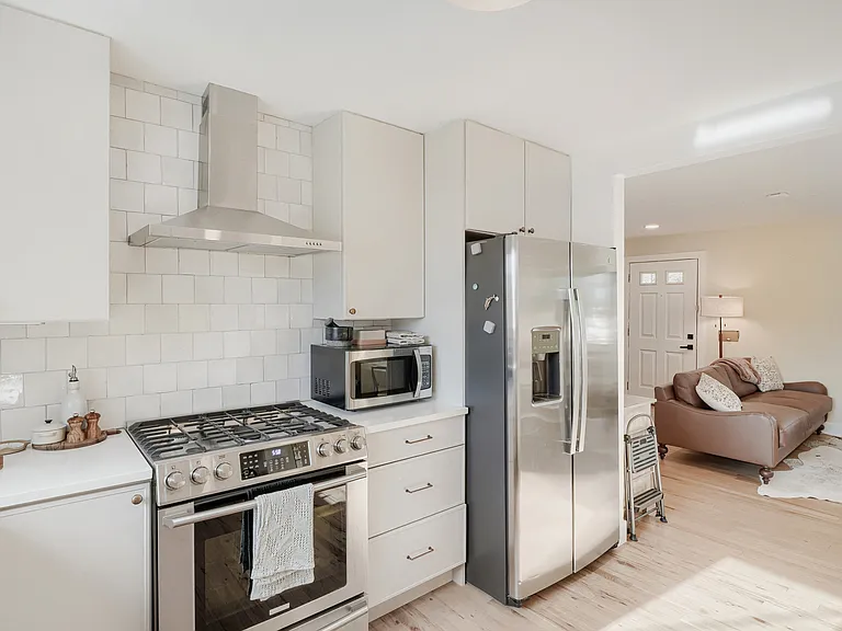 2215 Syracuse St — Photo 10