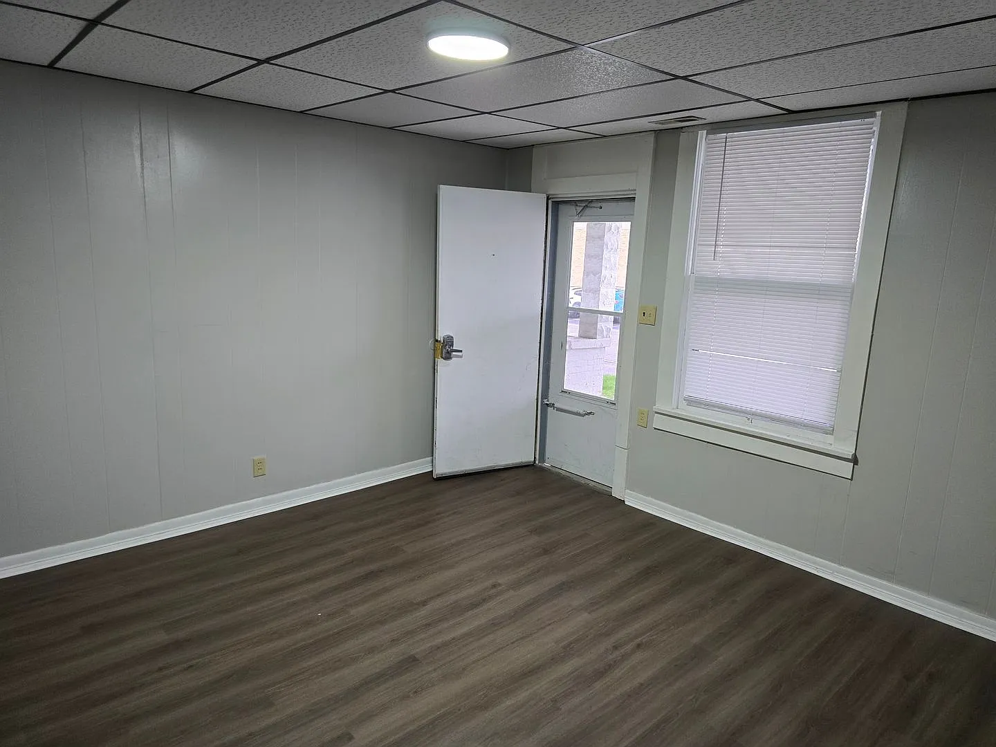 1519 E Washington St: Cozy Studio Style Apartment on Historic Washington Street! Washer Dryer hoo... — Photo 2