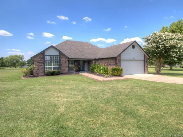 10922 Canyon Oaks Blvd, Claremore, OK 74017