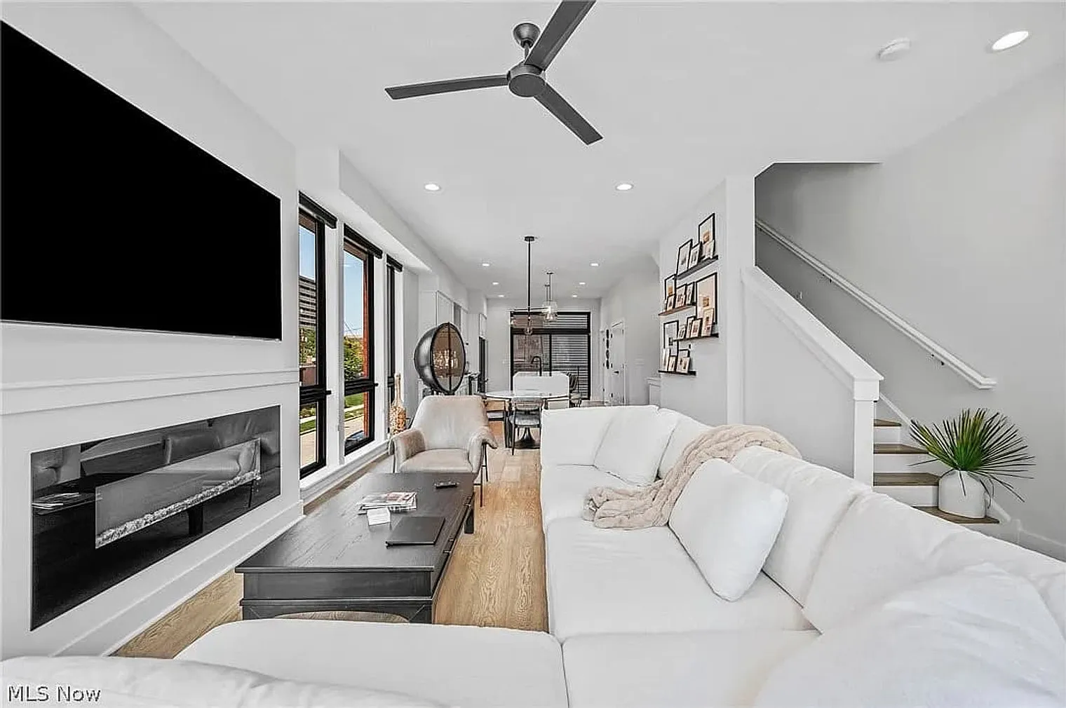 4 bed, 3.0 bath, 2863 sqft, $7,175 — Photo 4