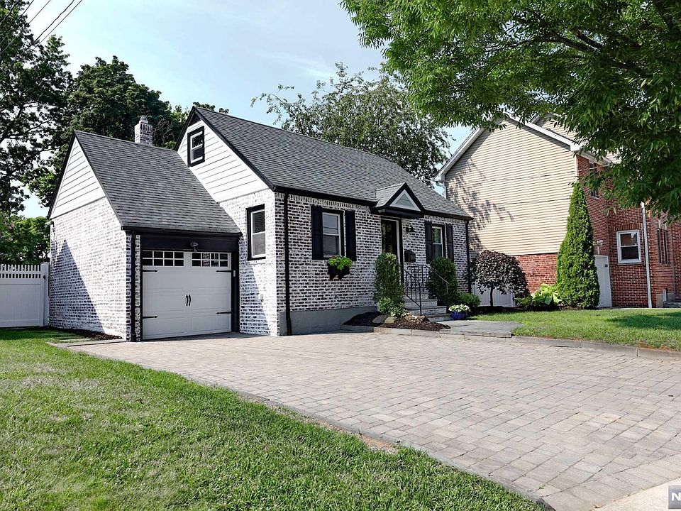 1st image of 39-30 Sycamore Dr