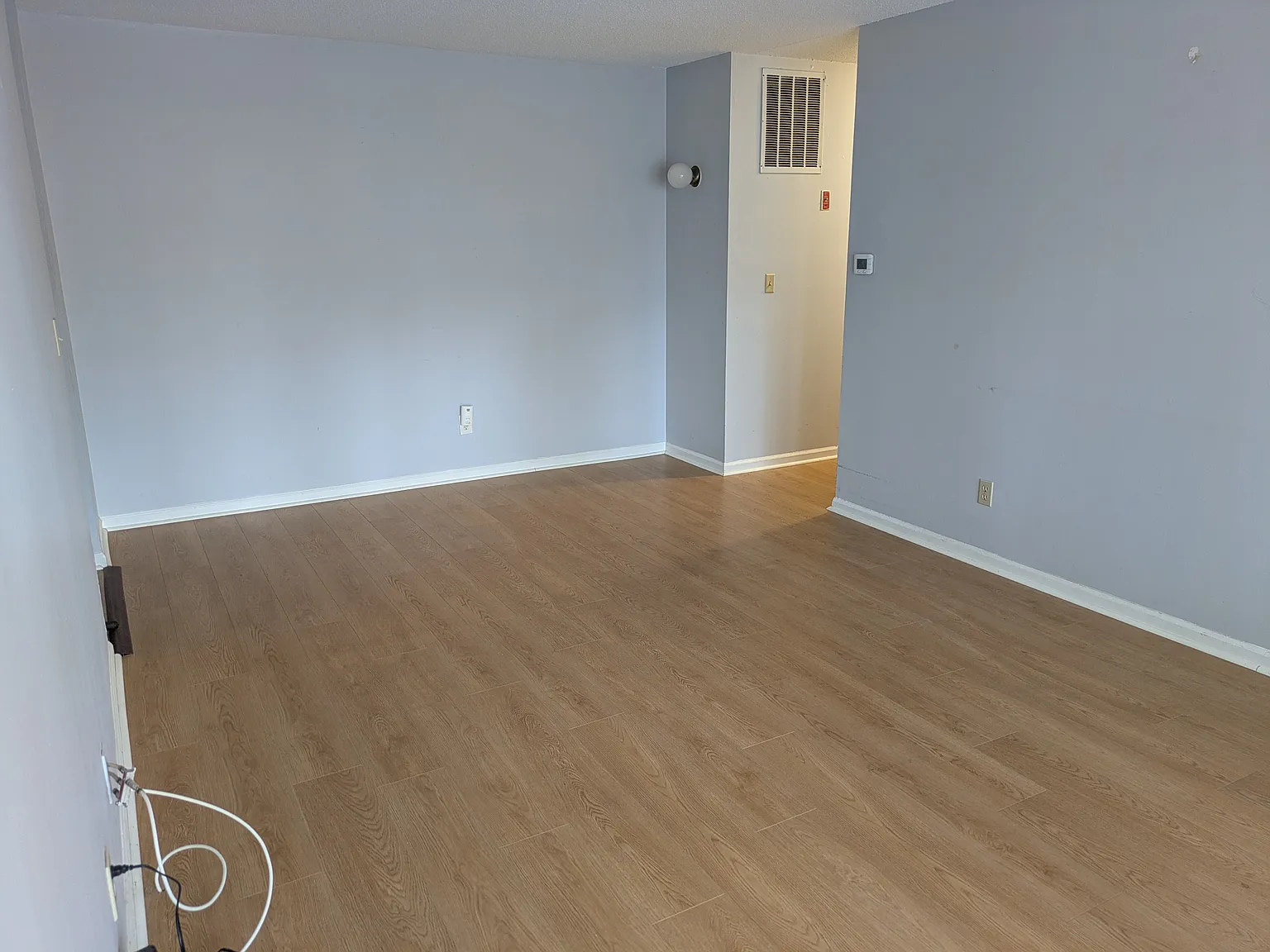 365 Mather St — Photo 3