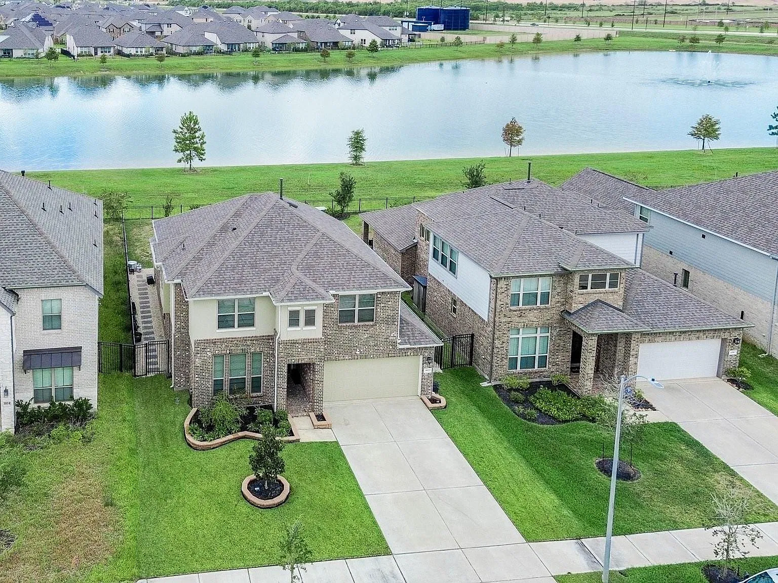 4 bed, 4.0 bath, 3036 sqft, $3,800 — Photo 1