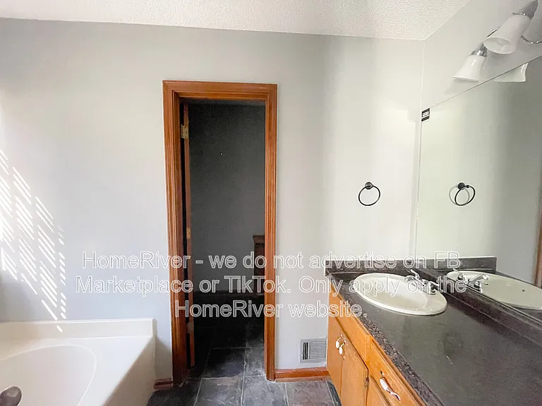 2280 Castle Royale Dr — Photo 21