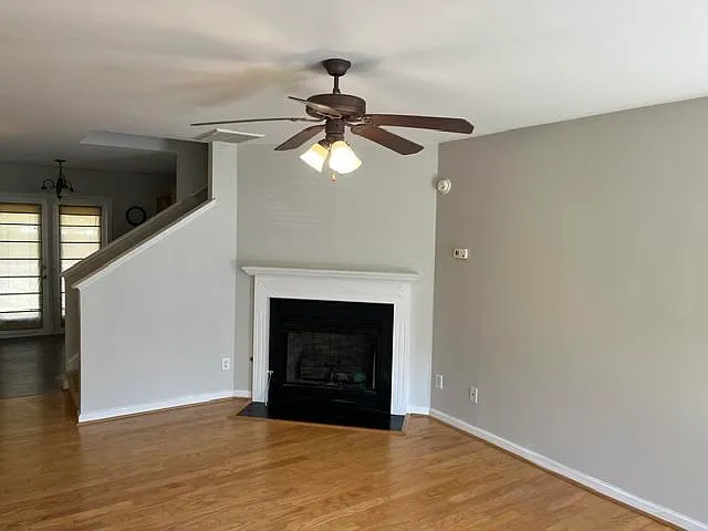 3 bed, 2.5 bath, 1300 sqft, $1,895 — Photo 2