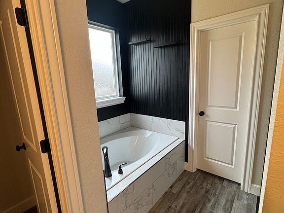 4th image of 6918 Phoenix Dr