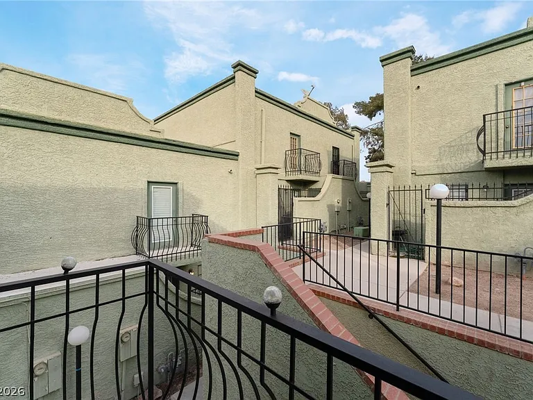 7084 Burcot Ave #J21 — Photo 30