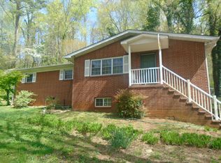 2409 SW Woodson Dr, Knoxville, TN 37920