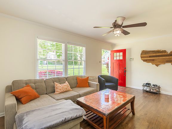 2nd image of 1834 Cochran Pl