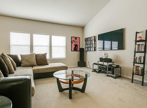 4th image of 200 Glenview Dr