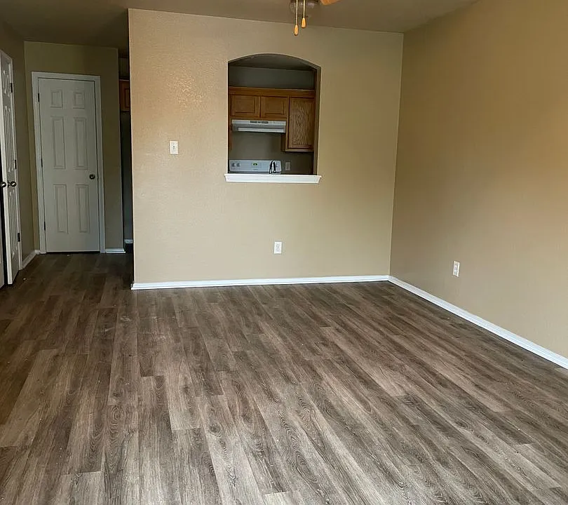 104-114 W Walls Rd