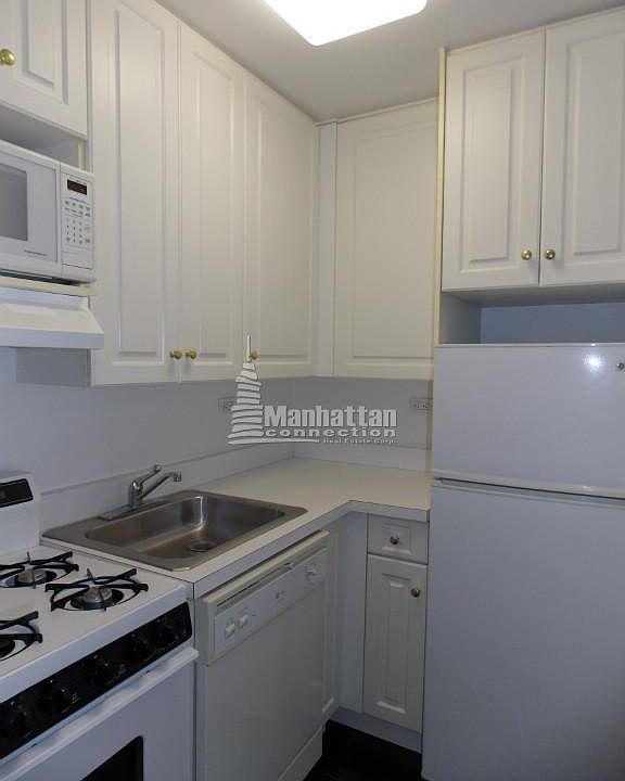2nd image of 1661 York Ave Frnt 1