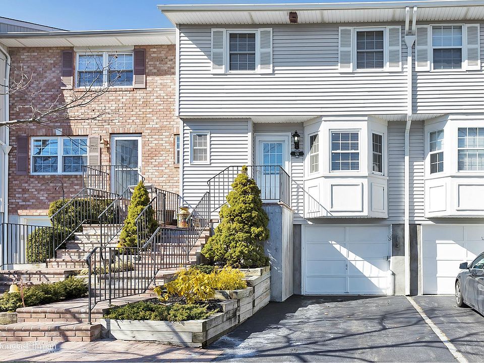 1st image of 126 Woodlake Dr W