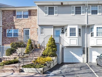 126 Woodlake Dr W, Woodbury, NY, 11797