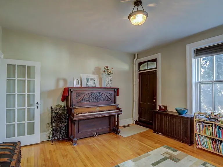 144 N Center Ave — Photo 5