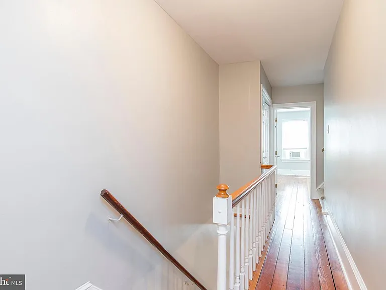 620 E Hector St — Photo 9