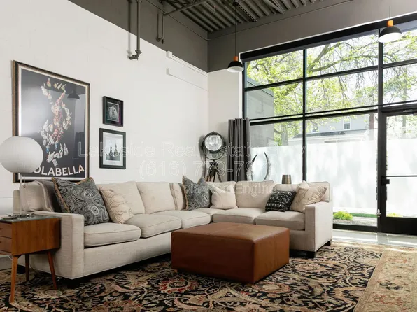 851 Fulton St W, Grand Rapids, MI