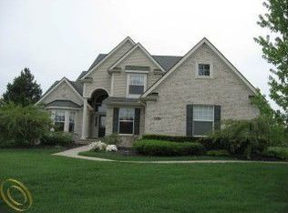 5281 Sandlewood Dr, Commerce Township, MI 48382