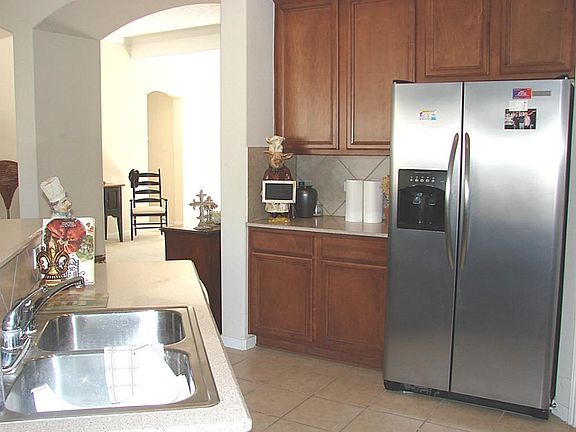 3rd image of 13918 Oneida Ct
