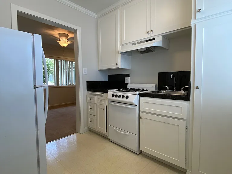 15032 Moorpark St #9 — Photo 13