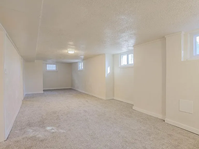 1239 Valentia St — Photo 17