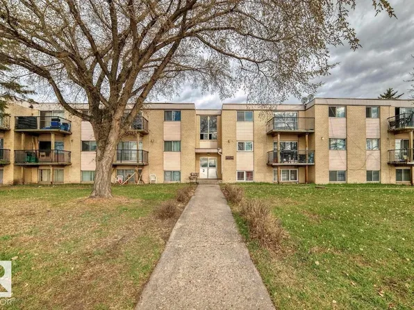 5715 133rd Ave NW #4, Edmonton, AB T5A 0K3