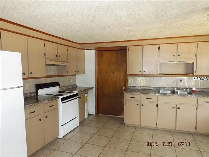 2nd image of 2910 N Palm Cir