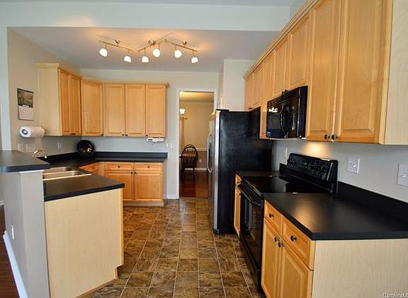 3rd image of 110 Northland Ave #86