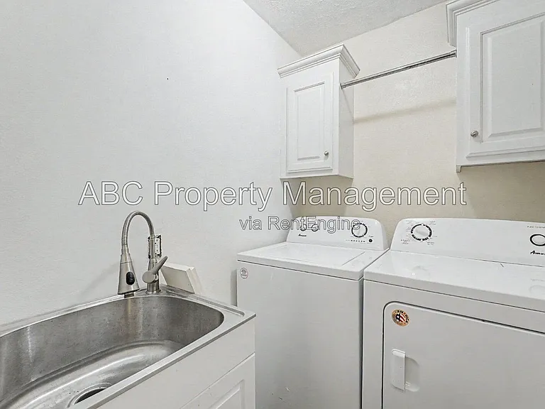 1525 W Deane St — Photo 16